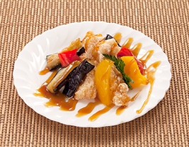 มะเขือทอดกับพริกหวานสีแดงสีเหลืองต้มแช่แข็ง Mix Vegetable Marinate 02